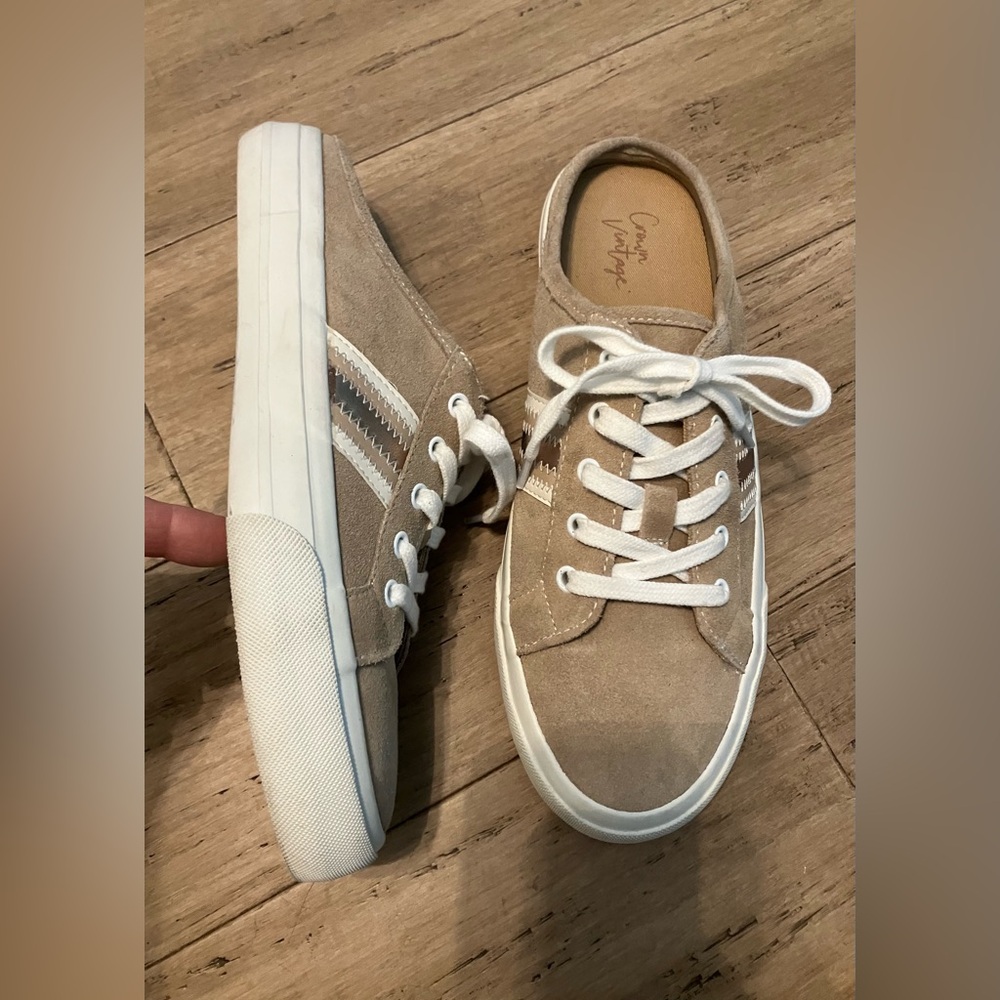 Crown Vintage tan leather lace up slide sneakers. Size 9